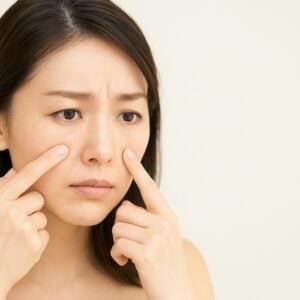 セラミド美容液の選び方に失敗した女性